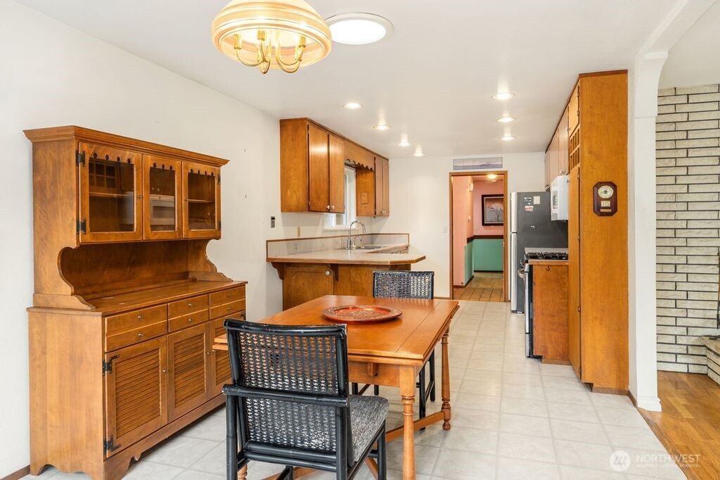 1708 Monterey Court Northeast Renton, WA 98056 - Photo 6 of 26