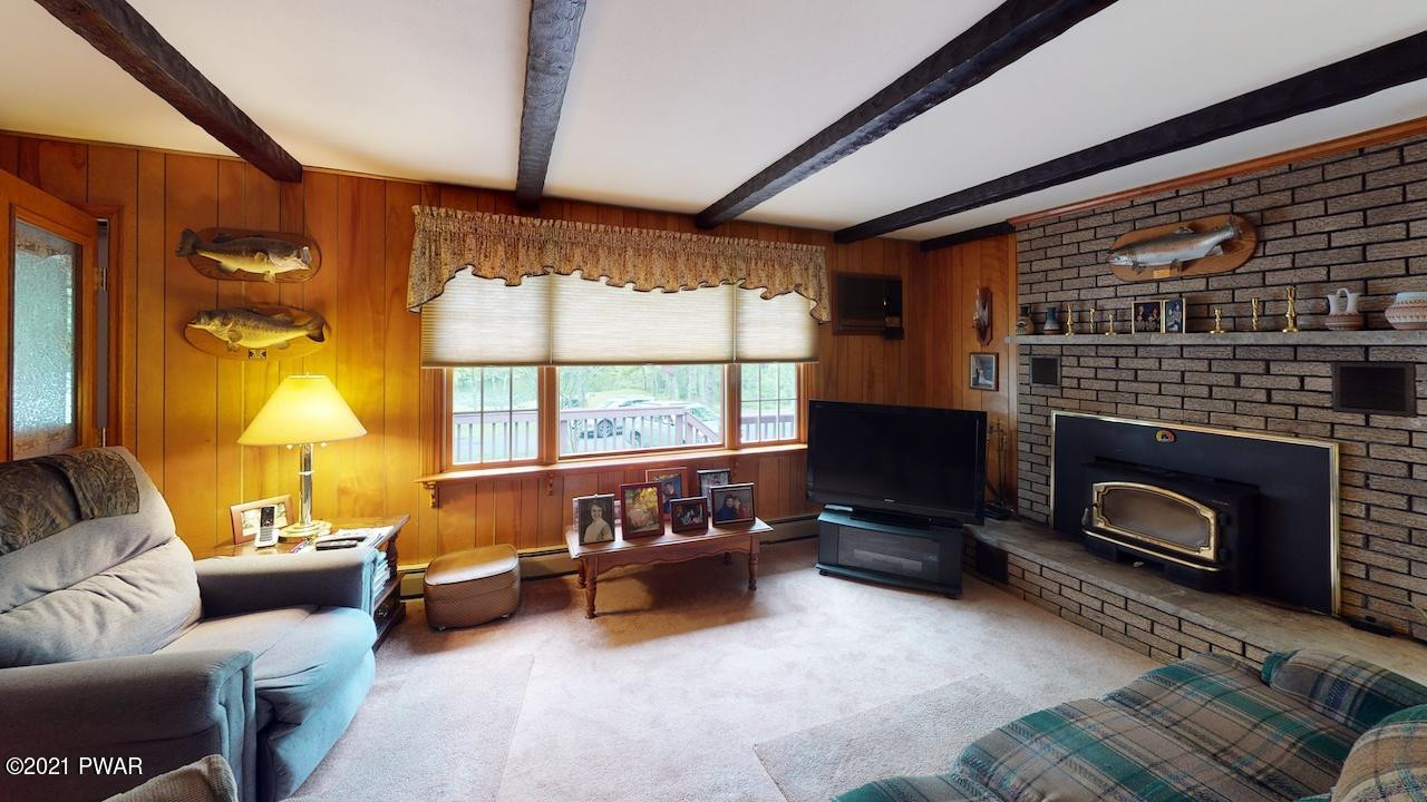316 Dorys Road Dingmans Ferry, PA 18328 - Photo 9 of 41 Living Room