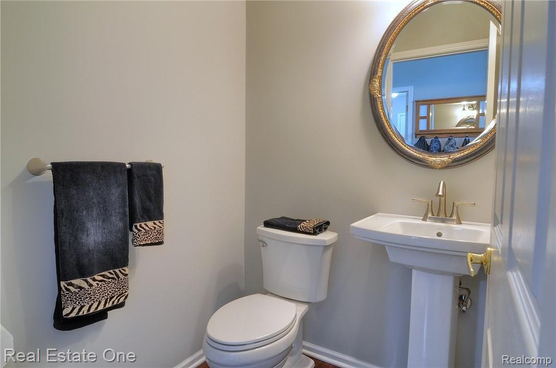 1990 Beaver Creek Drive Rochester, MI 48307 - Photo 15 of 45 Half_Bath.jpg