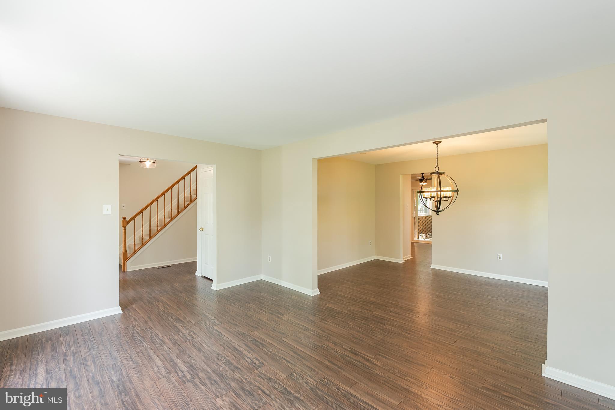 6725 Hunter Road Elkridge, MD 21075 - Photo 8 of 37 Living Room