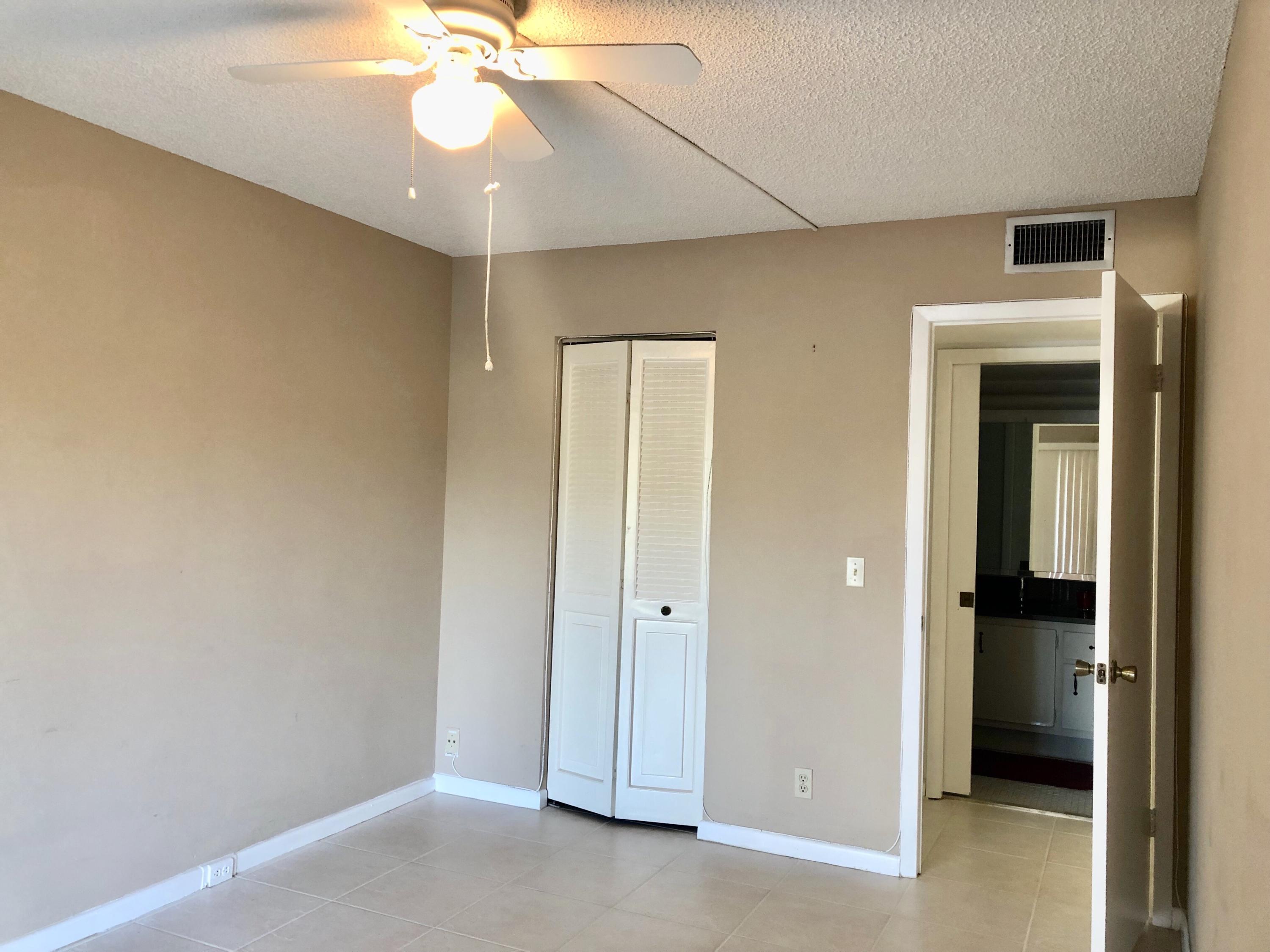 1078 Yarmouth C Boca Raton, FL 33434 - Photo 13 of 19 IMG_2503