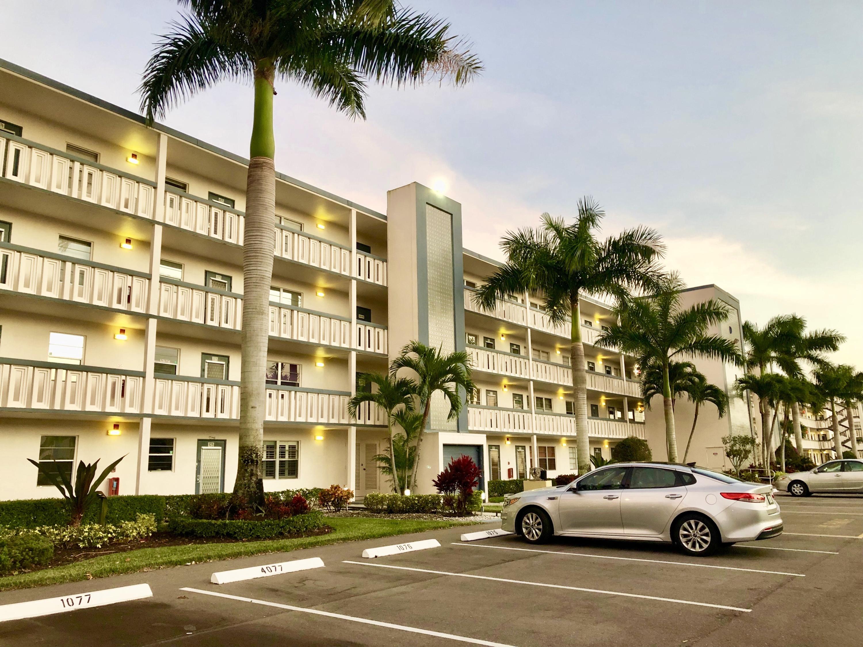 1078 Yarmouth C Boca Raton, FL 33434 - Photo 3 of 19 IMG_2492