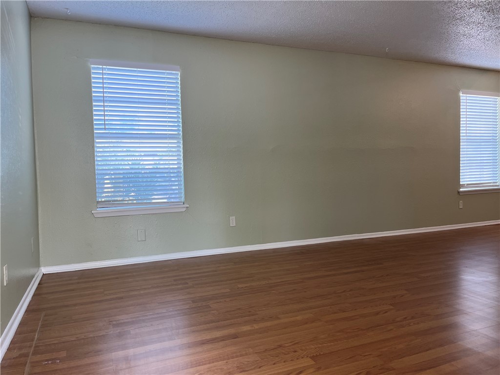 1408 Moore Avenue, Unit B Portland, TX 78374 - Photo 4 of 27