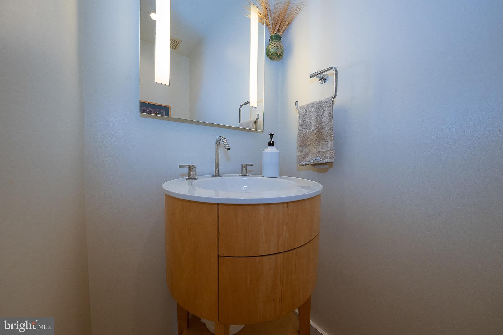 820 Weadley Road Radnor, PA 19087 - Photo 21 of 39 Half Bath on the First Floor