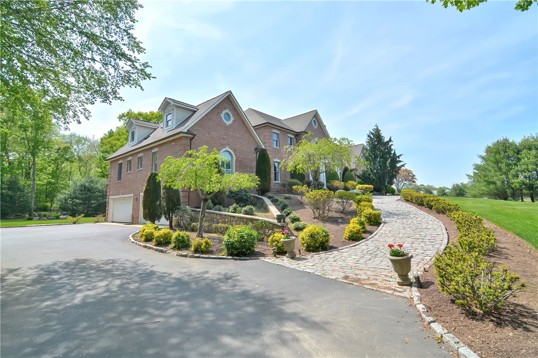 581 Pippin Orchard Road Cranston, RI 02921 - Photo 2 of 50