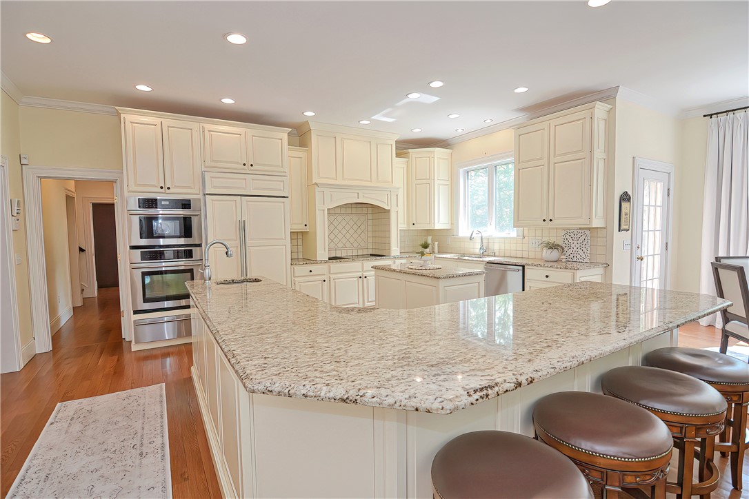 581 Pippin Orchard Road Cranston, RI 02921 - Photo 8 of 50