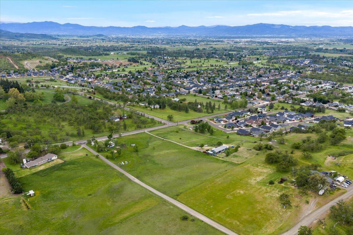 963 Stevens Road Eagle Point, OR 97524 - Photo 11 of 16 963 Stevens