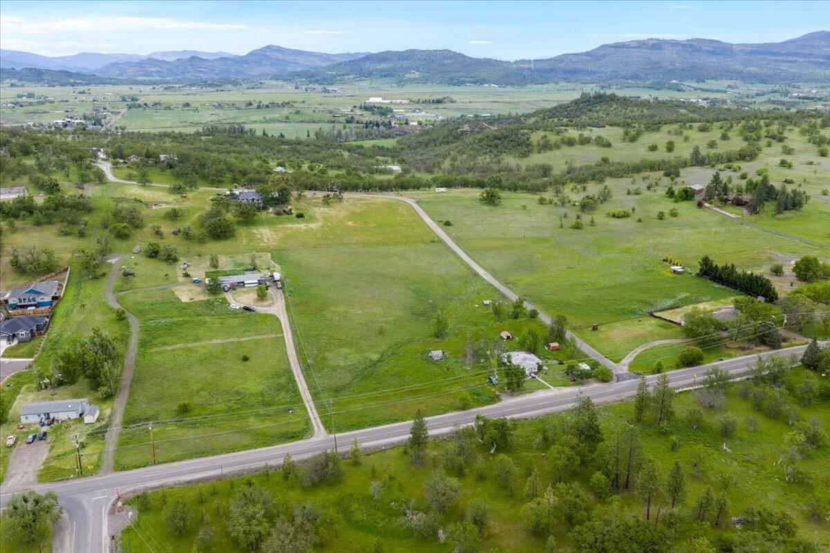 963 Stevens Road Eagle Point, OR 97524 - Photo 15 of 16 963 Stevens