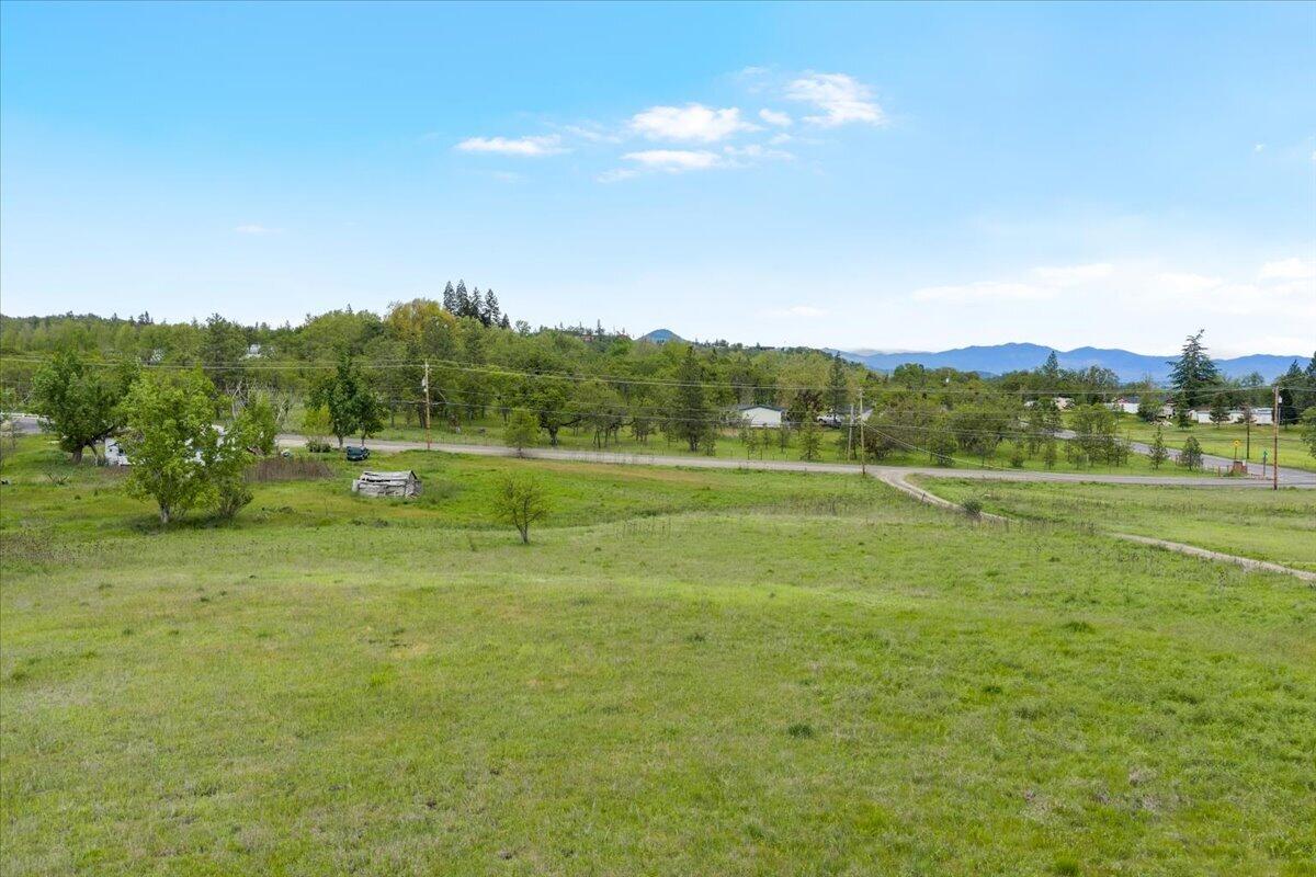 963 Stevens Road Eagle Point, OR 97524 - Photo 2 of 16 963 Stevens