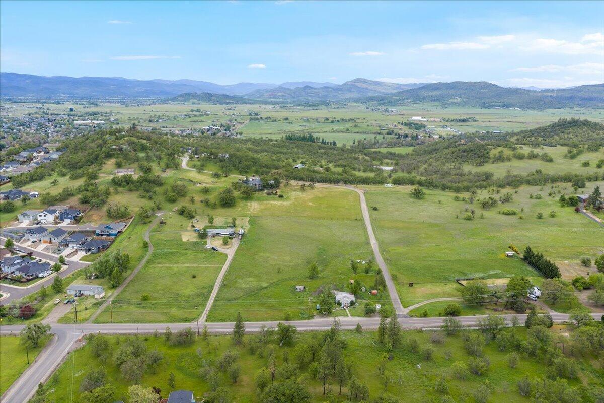 963 Stevens Road Eagle Point, OR 97524 - Photo 5 of 16 963 Stevnes