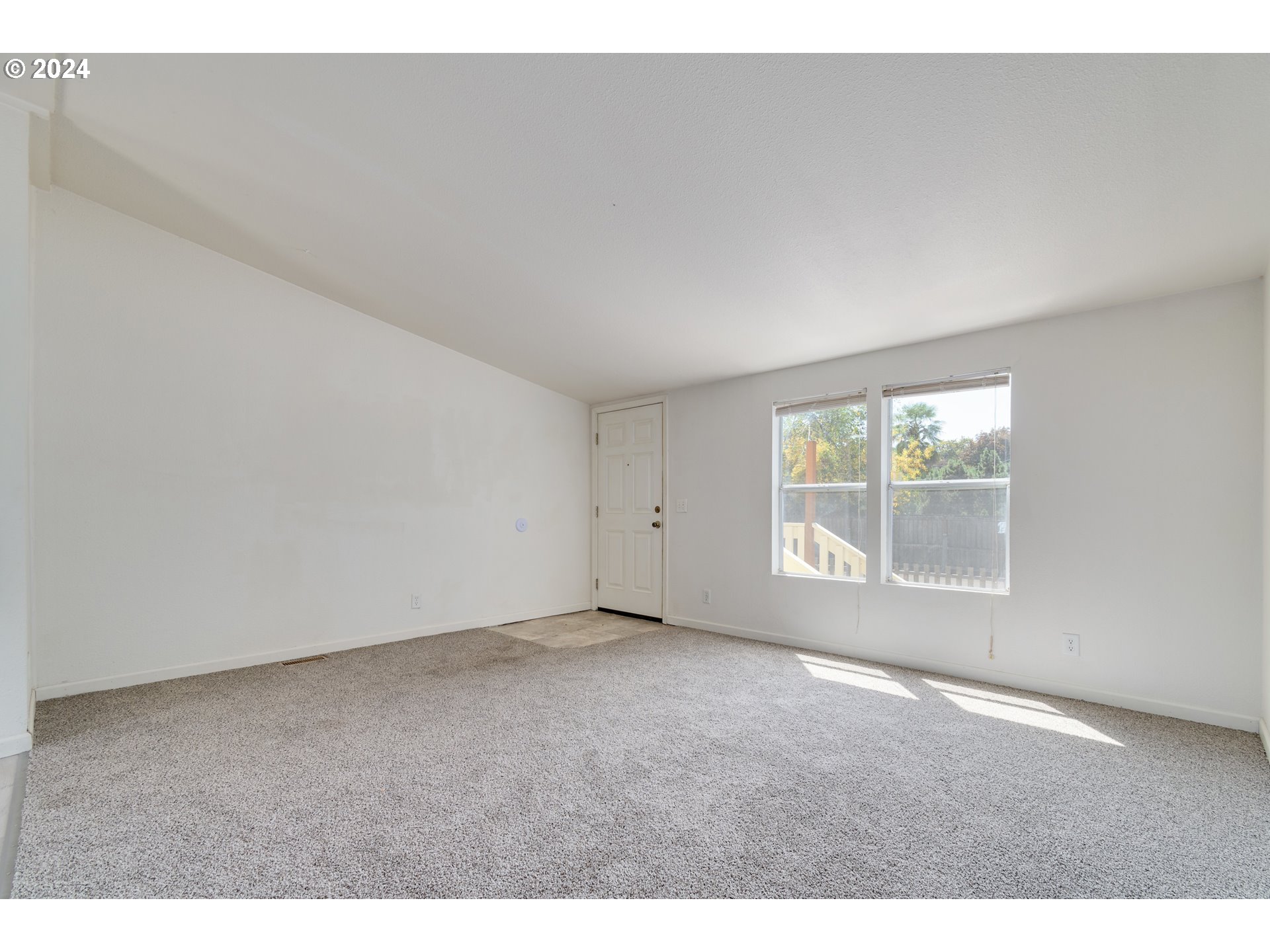 2893 Ava Street Eugene, OR 97404 - Photo 5 of 29