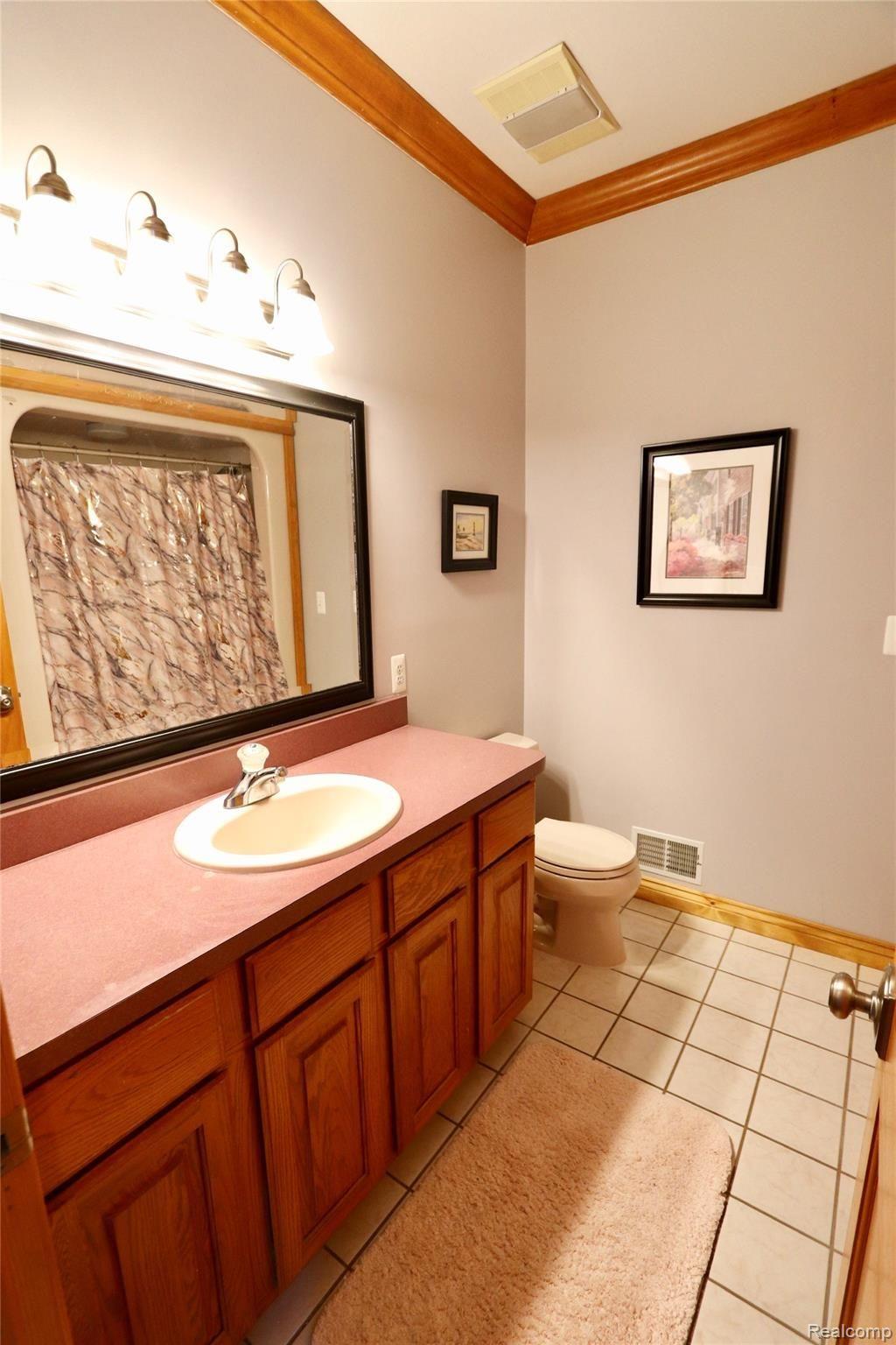 7751 Munsell Road Howell, MI 48843 - Photo 44 of 60 2nd full bathroom.