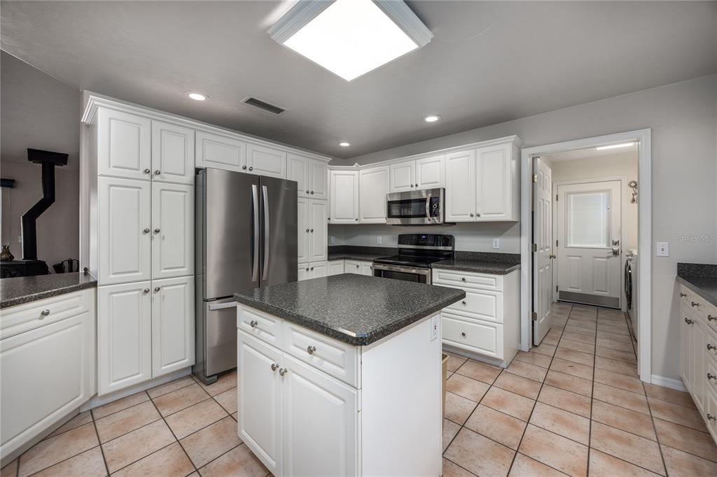 19191 Northwest 212th Street High Springs, FL 32643 - Photo 18 of 37