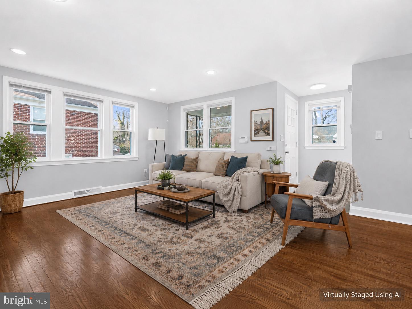 726 Nottingham Road Baltimore, MD 21229 - Photo 4 of 71 Bright and inviting living space.
