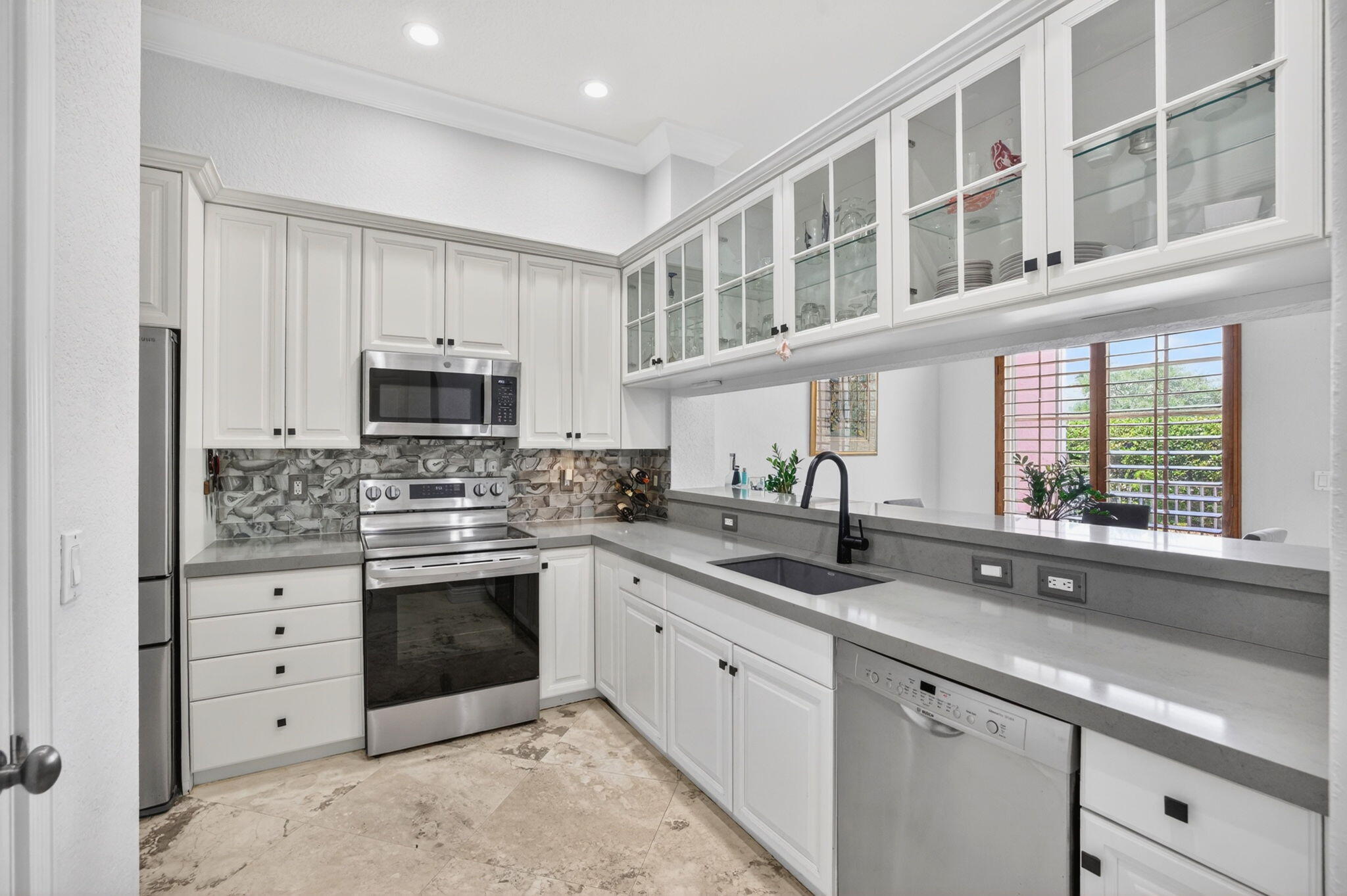 2860 Marina Circle Lighthouse Point, FL 33064 - Photo 12 of 37 16-web-or-mls-699A1404