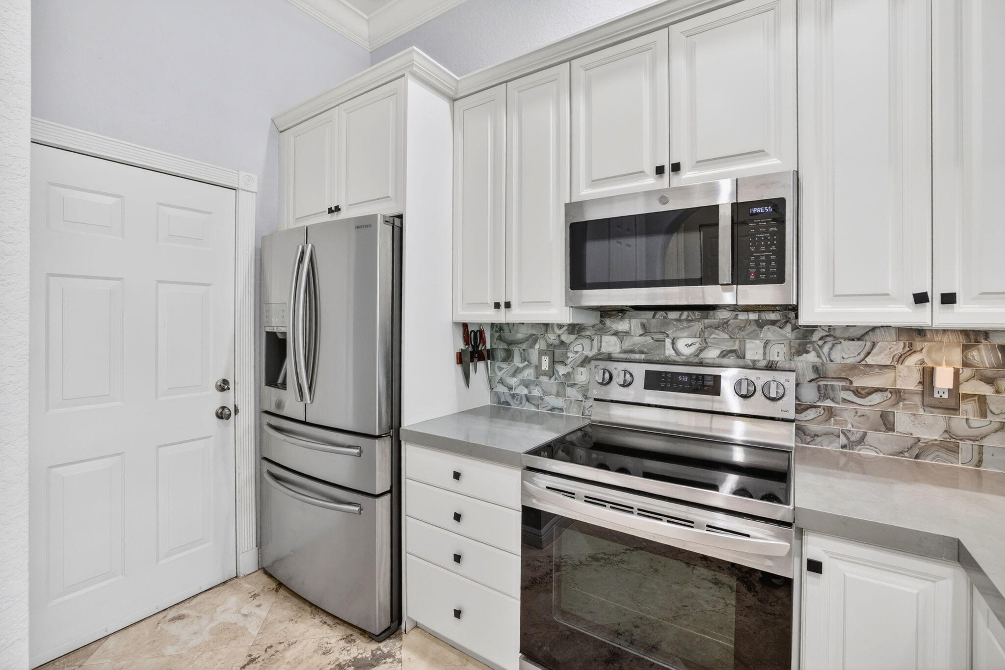 2860 Marina Circle Lighthouse Point, FL 33064 - Photo 13 of 37 Updated Kitchen with newer appliances