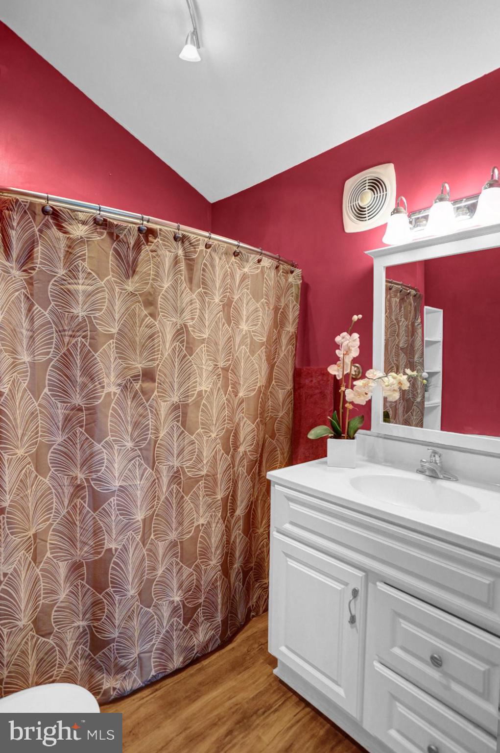 214 South Miller Street Reading, PA 19607 - Photo 13 of 34 Convenient first floor full bath