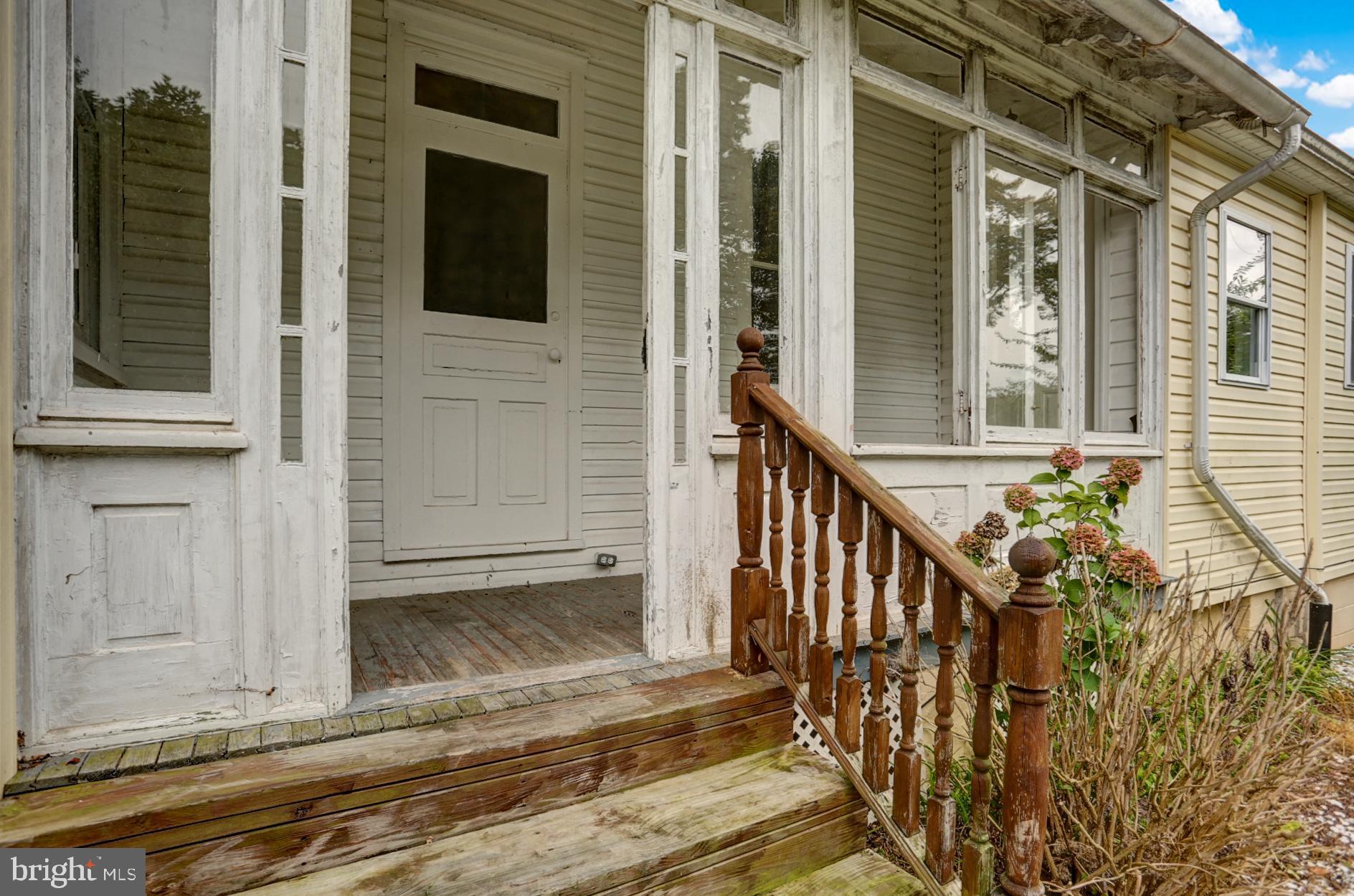 214 South Miller Street Reading, PA 19607 - Photo 29 of 34 Our favorite side porch-
