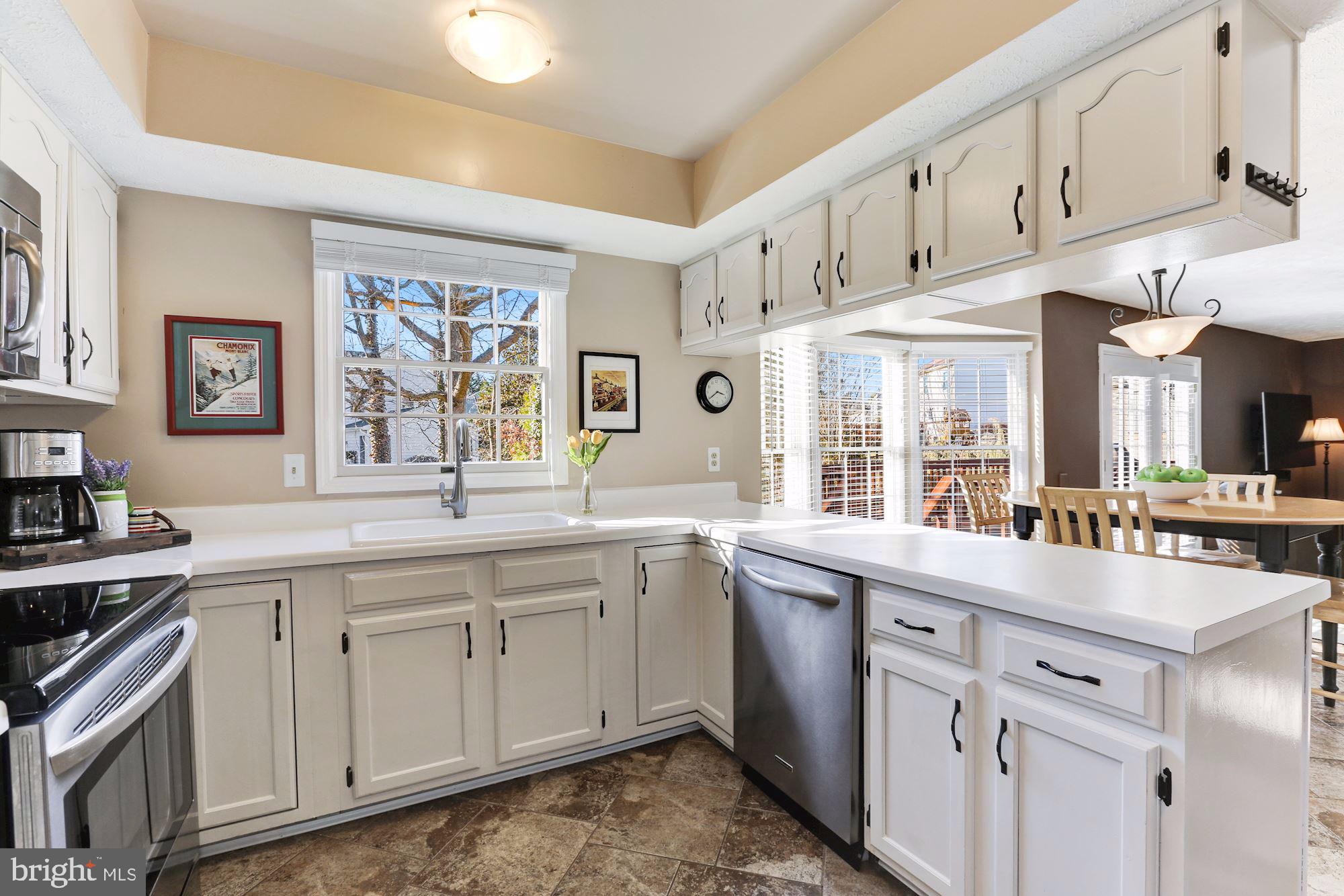 2304 Cavesson Court Reston, VA 20191 - Photo 9 of 45 Enjoy the natural lighting!