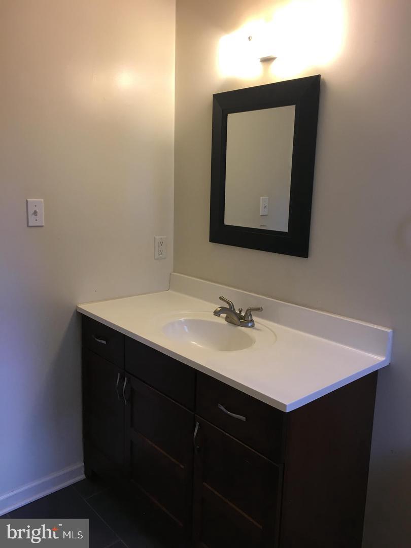 540 South Street, Unit 2R Philadelphia, PA 19147 - Photo 6 of 9 Bathroom