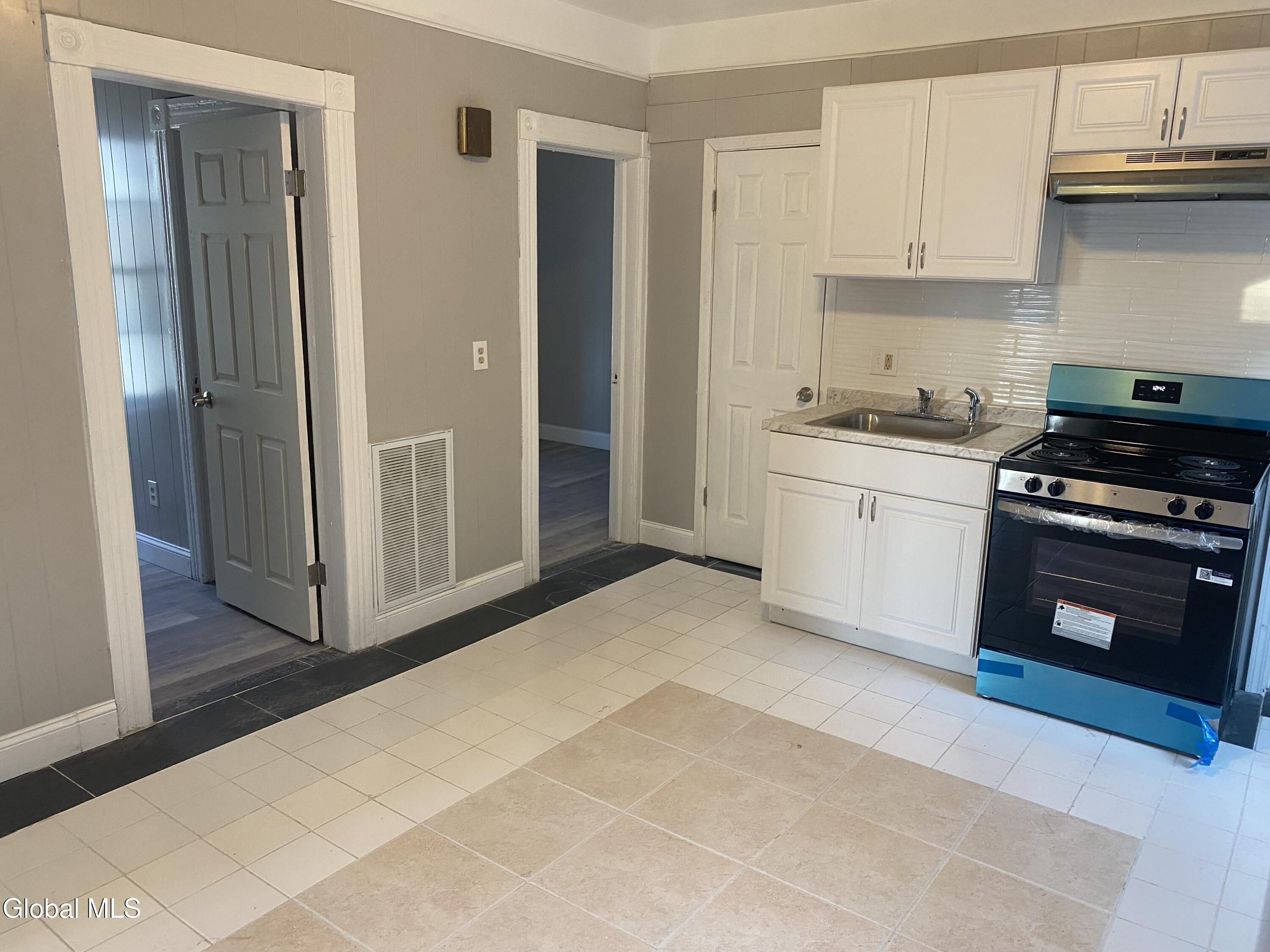 609 Bluff Avenue Schenectady, NY 12303 - Photo 23 of 37 IMG_7931
