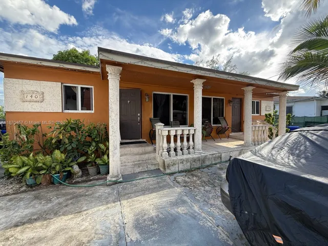 a view of a house with backyard porch and furniture