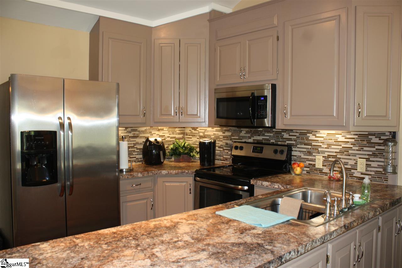 385 Raines Road Easley, SC 29640 - Photo 4 of 33