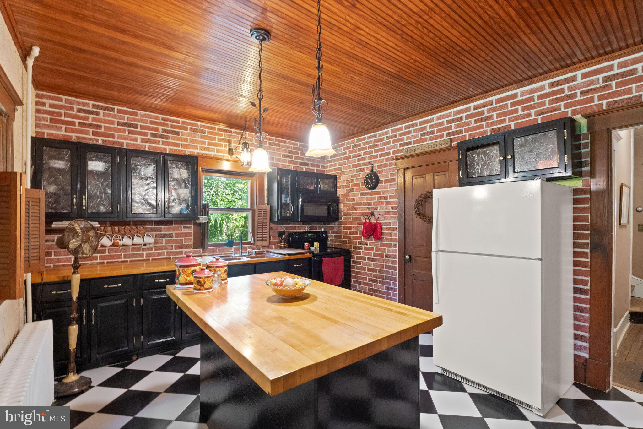 5102 Weston Road Warrenton, VA 20187 - Photo 22 of 65 Kitchen island