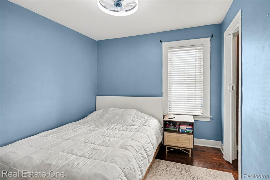 2073 Roslyn Road Grosse Pointe Woods, MI 48236 - Photo 16 of 30