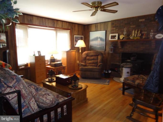 302 Ackerman Road Stevensville, MD 21666 - Photo 7 of 30 Living Room