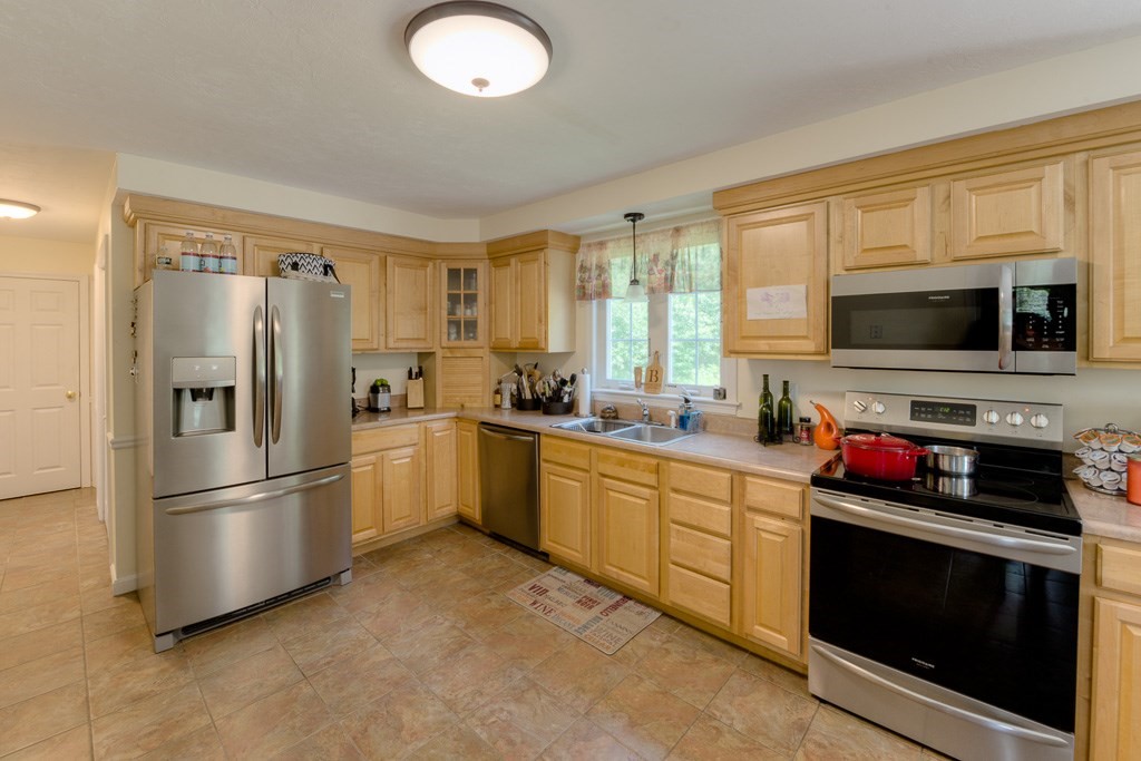 177 Prince Road Southbridge, MA 01550 - Photo 3 of 40