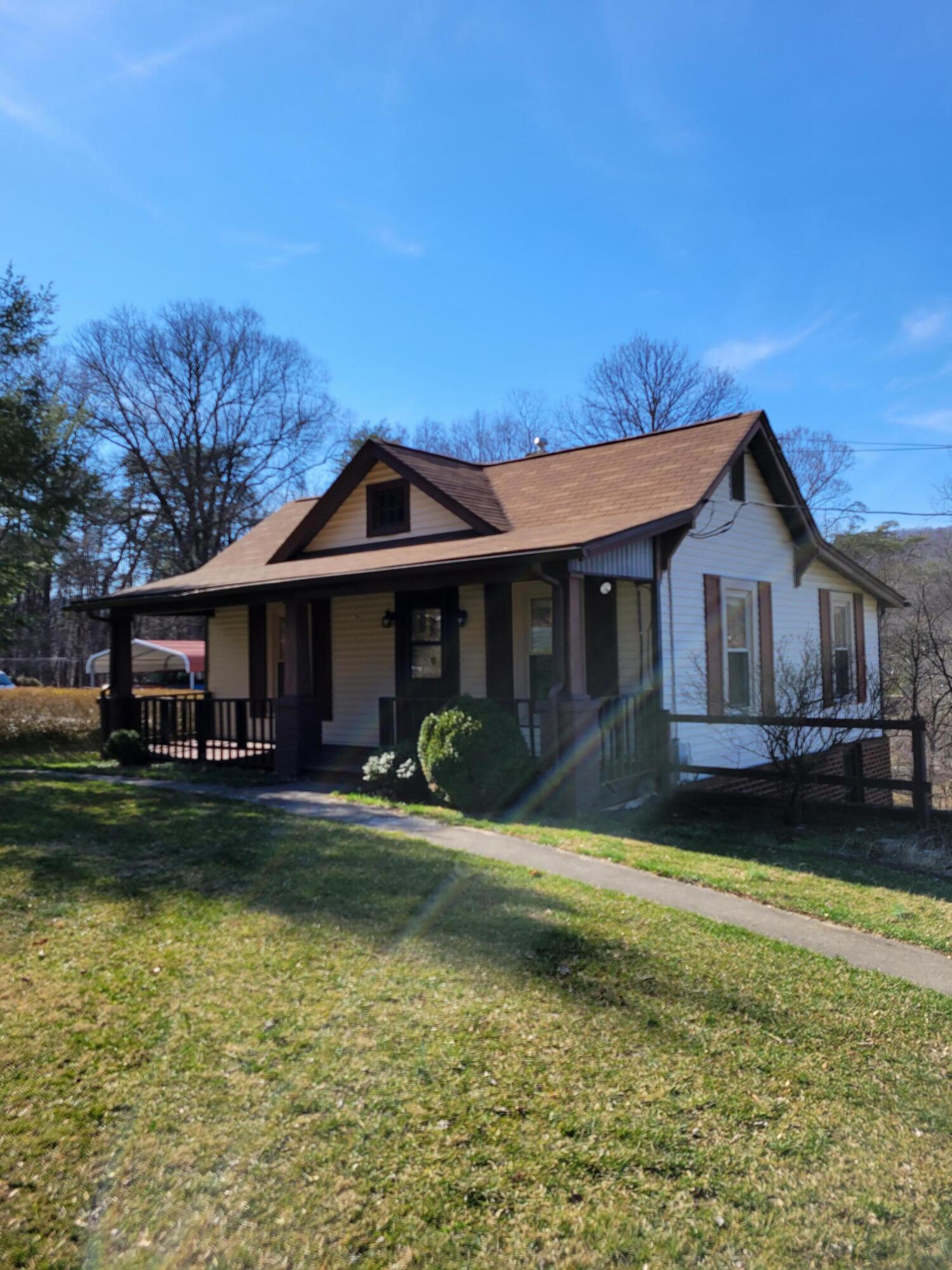 2737 Bandy Road Southeast Roanoke, VA 24014 - Photo 2 of 16 20220304_142544