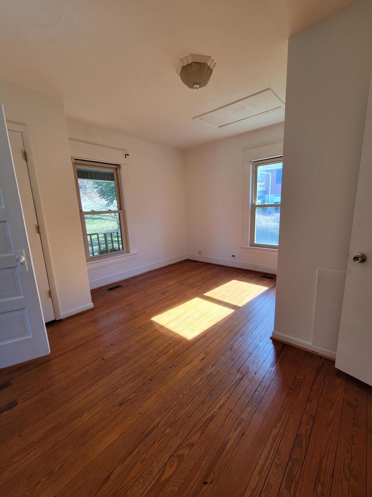 2737 Bandy Road Southeast Roanoke, VA 24014 - Photo 6 of 16 20220304_142747