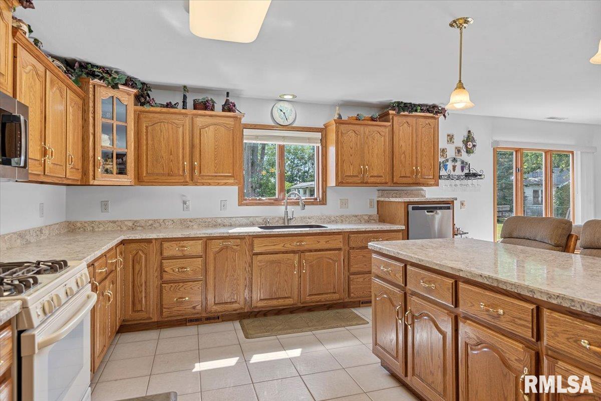 2912 Hoover Avenue Springfield, IL 62703 - Photo 15 of 71 Gallery Image 15