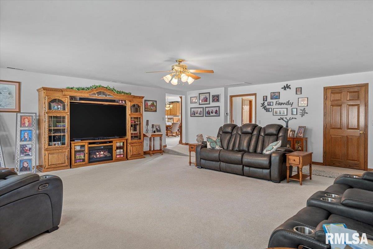 2912 Hoover Avenue Springfield, IL 62703 - Photo 32 of 71 Gallery Image 32