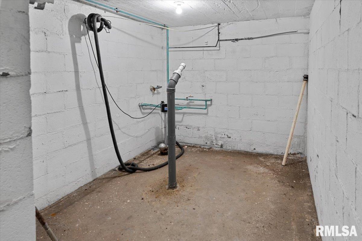 2912 Hoover Avenue Springfield, IL 62703 - Photo 34 of 71 Gallery Image 34