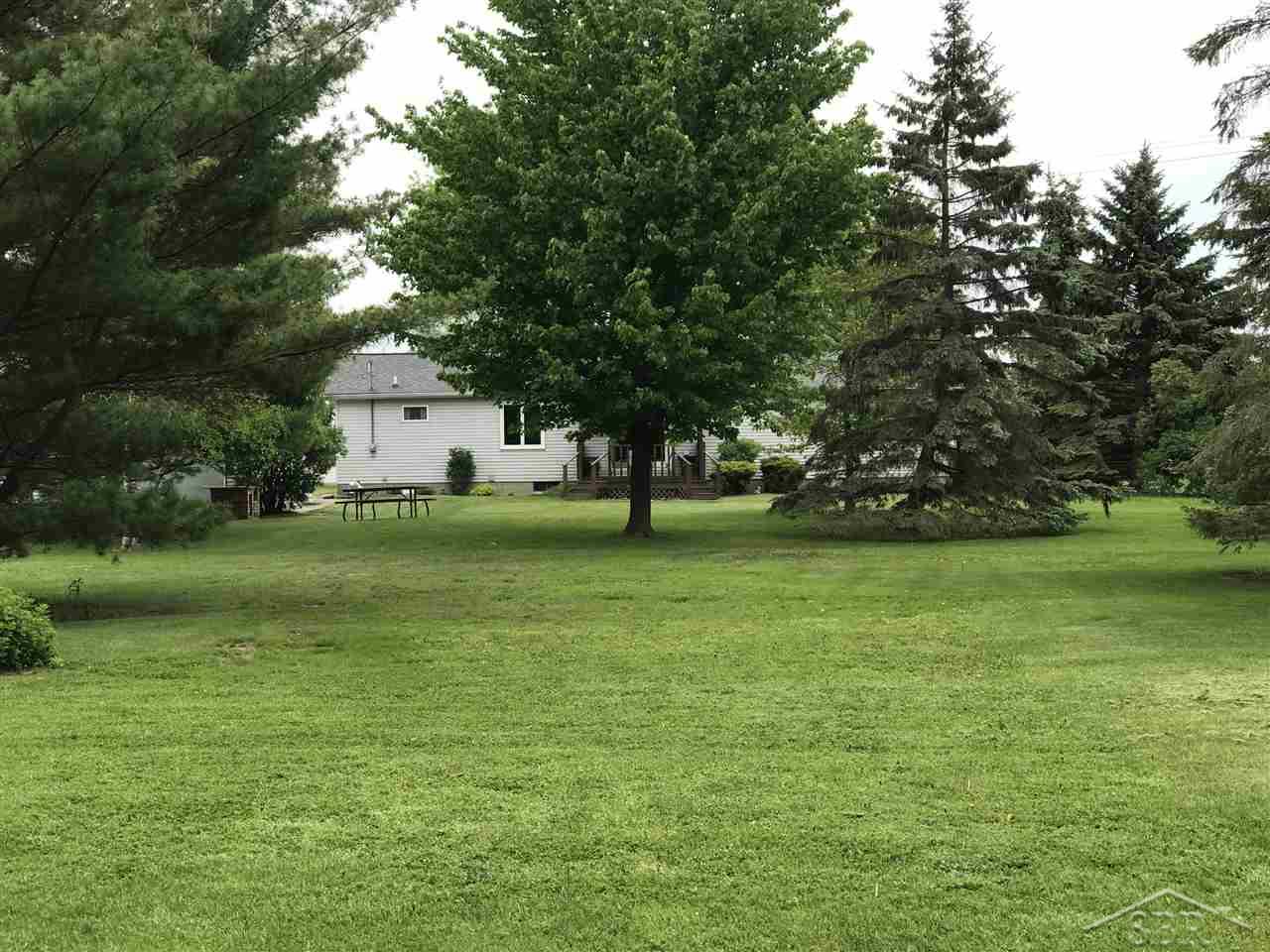 1052 South Huron Road Kawkawlin, MI 48631 - Photo 52 of 58 31381849-51.JPG