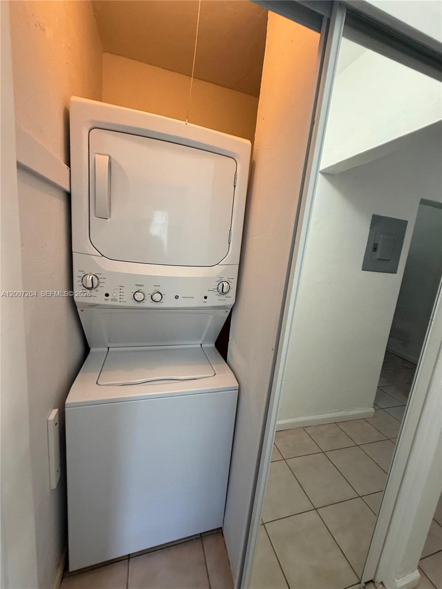 2483 Southwest 11th Street, Unit 2483 Miami, FL 33135 - Photo 11 of 12 a utility room with dryer and washer