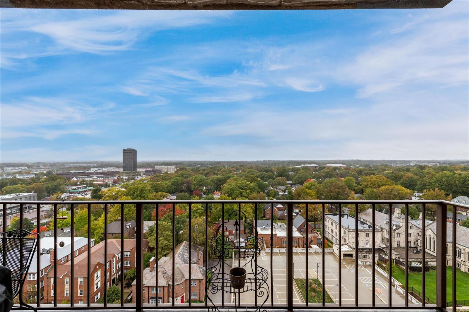 816 South Hanley Road, Unit 11B St. Louis, MO 63105 - Photo 3 of 10 Gallery Image 3