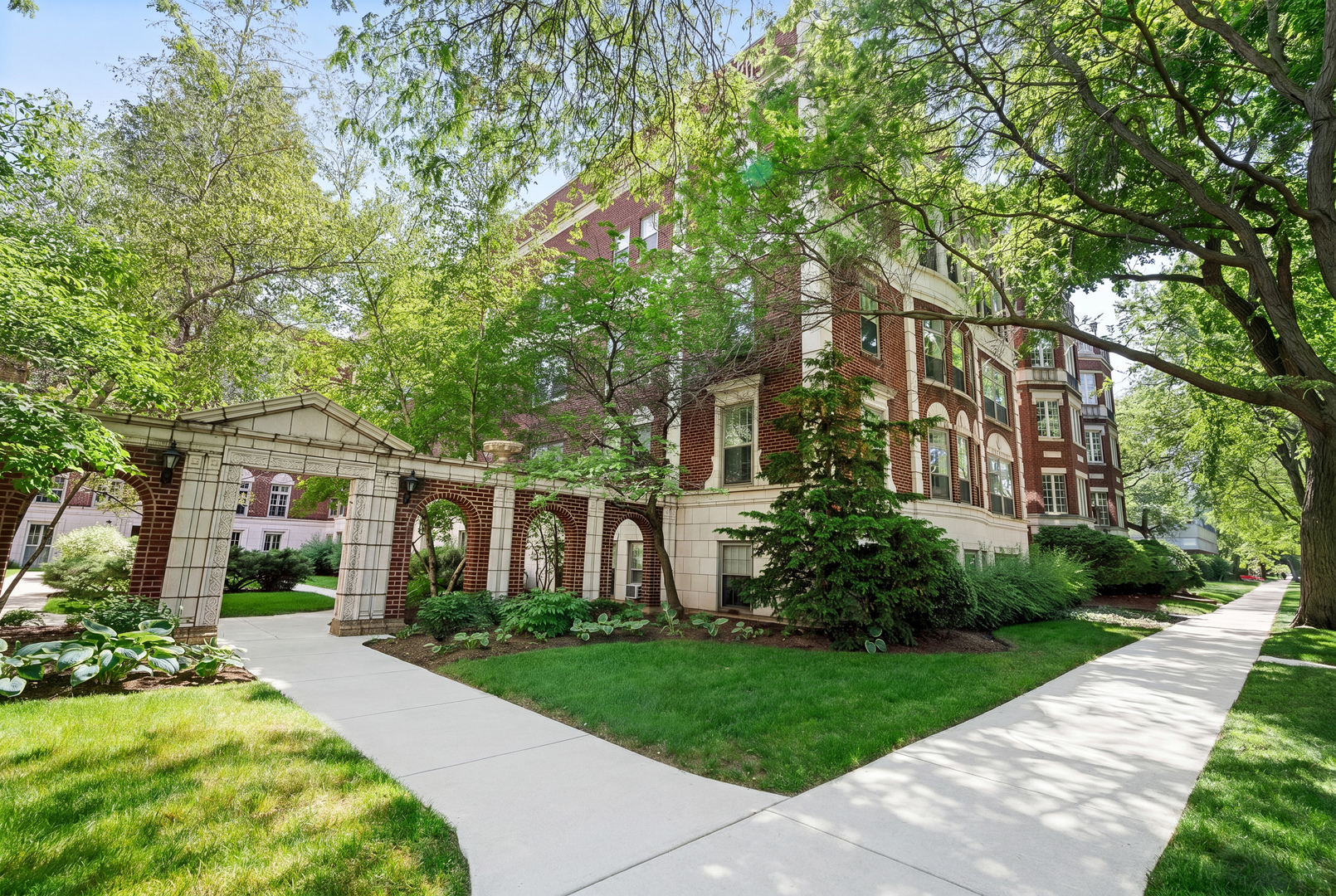 496 Sheridan Road, Unit 1 Evanston, IL 60202 - Photo 2 of 29