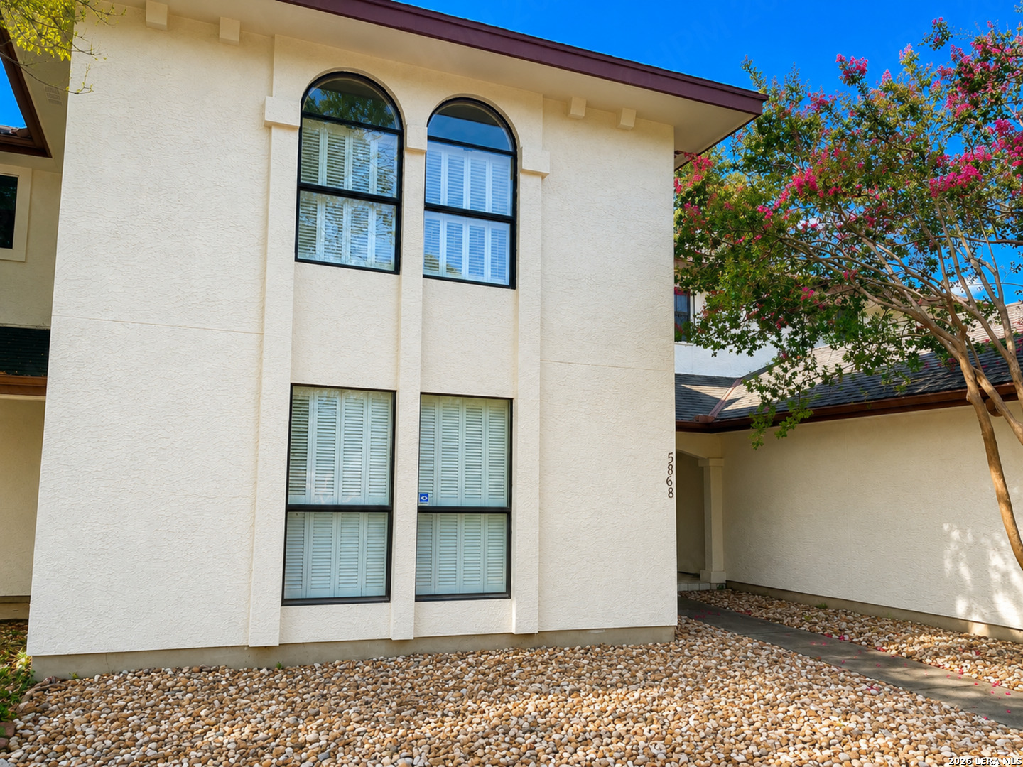 5868 Royal Ridge San Antonio, TX 78239 - Photo 2 of 20