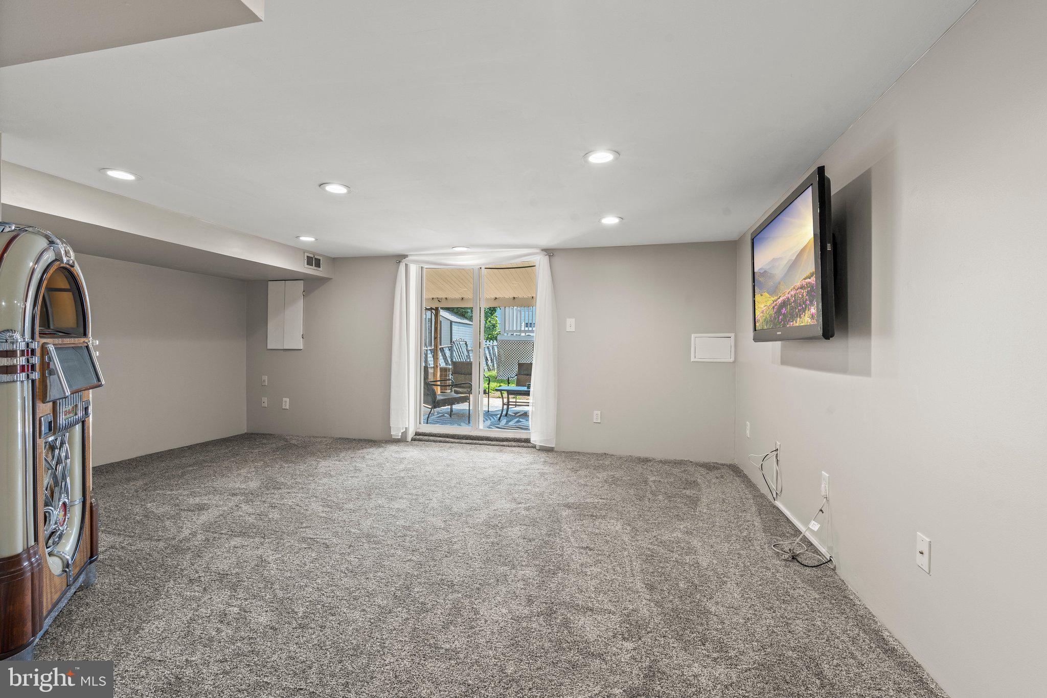 4406 Crossland Road Philadelphia, PA 19154 - Photo 26 of 32 Gallery Image 26