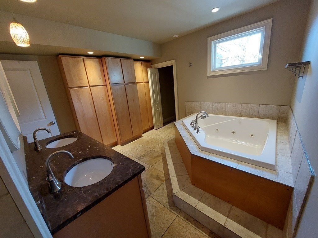 107-109 Westfield Road Holyoke, MA 01040 - Photo 23 of 42 Gallery Image 23