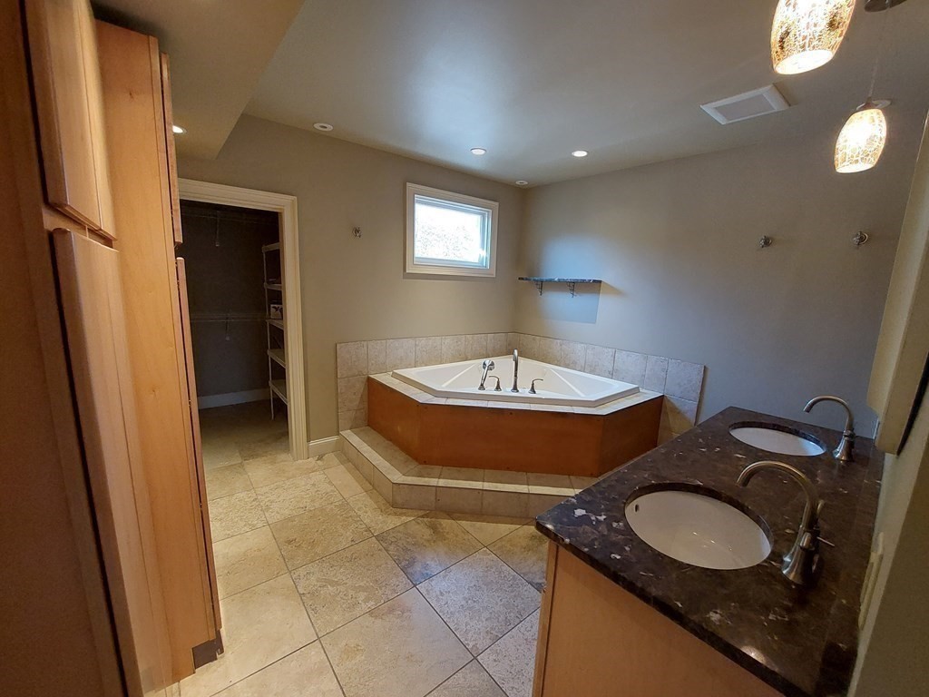 107-109 Westfield Road Holyoke, MA 01040 - Photo 24 of 42 Gallery Image 24