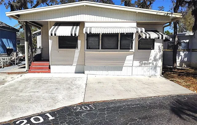 $79,900 | 3300 26th Avenue East, Unit 201, Bradenton, FL 34208