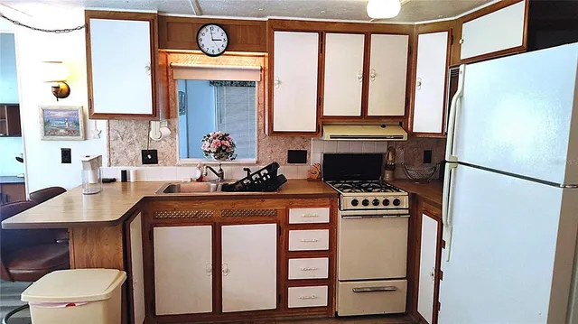 $79,900 | 3300 26th Avenue East, Unit 201, Bradenton, FL 34208