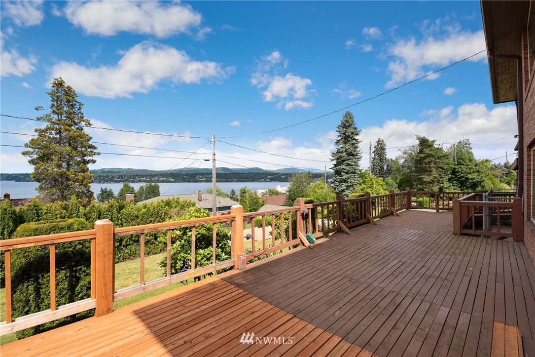 7724 South Sunnycrest Road Seattle, WA 98178 - Photo 17 of 21 a view of a balcony with chairs