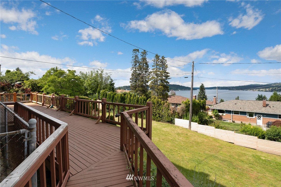 7724 South Sunnycrest Road Seattle, WA 98178 - Photo 18 of 21 a view of balcony and deck