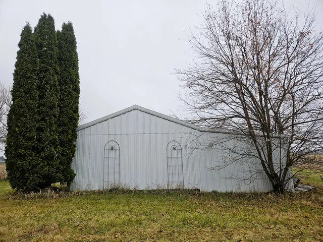 $266,000 | 809 McCoy Road, Amboy, IL 61310