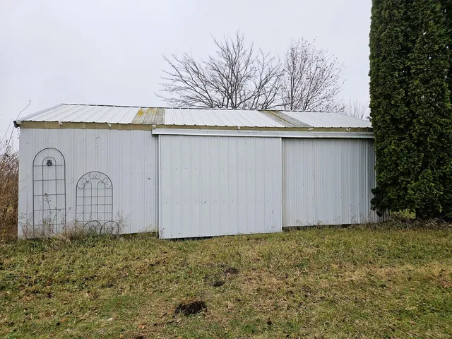 $266,000 | 809 McCoy Road, Amboy, IL 61310